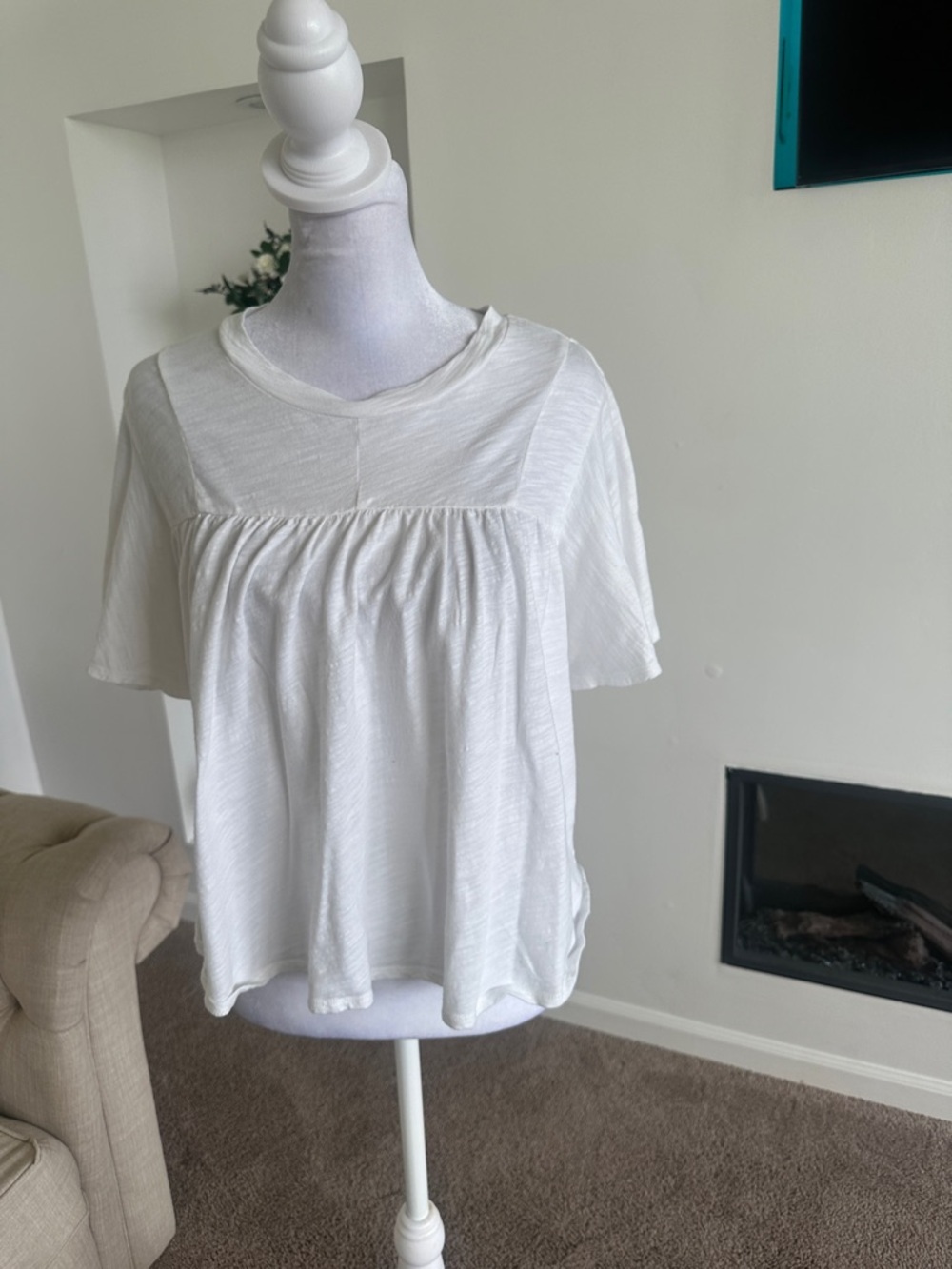 LNA clothing Relaxed White Women’s Peasant Top with Gathered Yoke - Picture 3 of 7